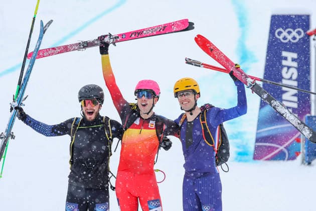 OLYMPICS - Winter Olympic Games, Olympische Spiele, Olympia, OS Milano Cortina 2026 BORMIO,ITALY,19.FEB.26 - OLYMPICS, SKI MOUNTAINEERING - Winter Olympic Games Milano Cortina 2026, sprint race. Image shows the rejoicing of Nikita Filippow (AIN), Oriol Cardona Coll (ESP) and Thibault Anselmet.  GEPAxpictures xHaraldxSteiner