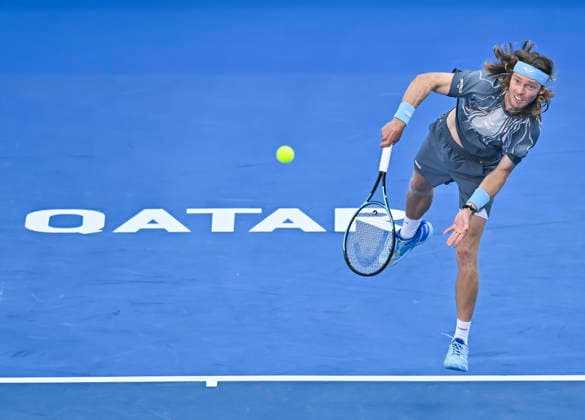 ATP, Tennis Herren Qatar Exxonmobil Open-Quarter Final Andrey Rublev of Russia competes against Stefanos Tsitsipas of Greece in the Quarter final at the ATP men s Qatar ExxonMobil Open 2026 tennis tournament at the Khalifa International Tennis Complex in Doha, Qatar, on February 19, 2026. DOHA Qatar Copyright: xNOUSHADx