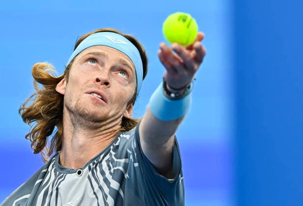 ATP, Tennis Herren Qatar Exxonmobil Open-Quarter Final Andrey Rublev of Russia competes against Stefanos Tsitsipas of Greece in the Quarter final at the ATP men s Qatar ExxonMobil Open 2026 tennis tournament at the Khalifa International Tennis Complex in Doha, Qatar, on February 19, 2026. DOHA Qatar Copyright: xNOUSHADx