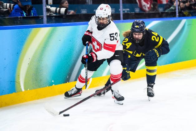 260219 Vanessa Schaefer of Switzerland and Ebba Hedqvist of Sweden in the women s Ice hockey, Eishockey bronze medal game between Switzerland and Sweden during day 13 of the 2026 Winter Olympics on February 19, 2026 in Milan. Photo: Emma Wallskog BILDBYRAN kod EW EW0642 ishockey ice hockey Olympic Games, Olympische Spiele, Olympia, OS olympics winter olympics os ol olympiska spel vinter-os olympiske leker milano cortina 2026 milan cortina 2026 milano cortina 2026 olympic games milano cortina 2026 winter olympic games milano cortina-os milano cortina-ol vinter-ol 13 bbeng sverige sweden switzerland schweiz dam bronsmatch *** 260219 Vanessa Schaefer of Switzerland and Ebba Hedqvist of Sweden in the women s ice hockey bronze medal game between Switzerland and Sweden during day 13 of the 2026 Winter Olympics on February 19, 2026 in Milan Photo Emma Wallskog BILDBYRAN kod EW EW0642 ishockey ice hockey olympic games olympics winter olympics os ol olympiska spel vinter os olympiske leker milano cortina 2026 milan cortina 2026 milano cortina 2026 olympic games milano cortina 2026 winter olympic games milano cortina os milano cortina ol vinter ol 13 bbeng sverige sweden switzerland schweiz dam bronsmatch  Copyright: EMMAxWALLSKOG BB260219EW011