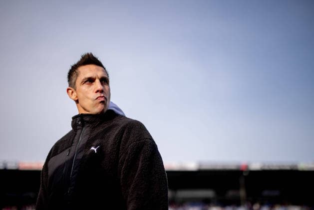 Kiel, 15. Februar 2026 - Fußball, 2. Bundesliga 2025 26, Holstein Kiel - FC Schalke 04: Marcel Rapp (Holstein Kiel, Trainer) DFL REGULATIONS PROHIBIT ANY USE OF PHOTOGRAPHS AS IMAGE SEQUENCES AND OR QUASI-VIDEO. *** Kiel, February 15, 2026 Football, 2 Bundesliga 2025 26, Holstein Kiel FC Schalke 04 Marcel Rapp Holstein Kiel, Coach DFL REGULATIONS PROHIBIT ANY USE OF PHOTOGRAPHS AS IMAGE SEQUENCES AND OR QUASI VIDEO