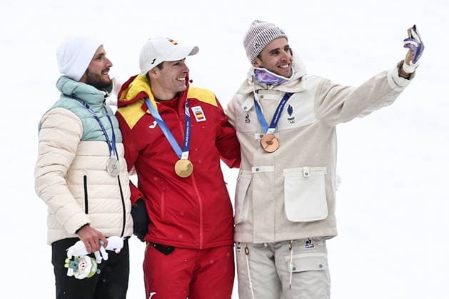 ITALY, LOMBARDY - FEBRUARY 19, 2026: Silver medalist Nikita Filippov of Russia, gold medalist Oriol Cardona Coll of Spain, and bronze medalist Thibault Anselmet (L-R) of France pose during a victory ceremony for the men s ski mountaineering sprint heats during the 2026 Winter Olympic Games, Olympische Spiele, Olympia, OS on the Stelvio slope of the Bormio Ski Resort in Bormio, Province of Sondrio 2026 Winter Olympics: Ski Mountaineering  - ZUMAt113 20260219_zaa_t113_320 Copyright: xMikhailxTereshchenkox