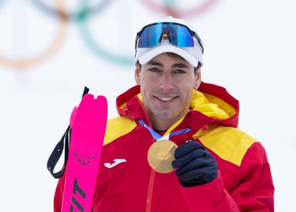 OLYMPICS - Winter Olympic Games, Olympische Spiele, Olympia, OS Milano Cortina 2026 BORMIO,ITALY,19.FEB.26 - OLYMPICS, SKI MOUNTAINEERING - Winter Olympic Games Milano Cortina 2026, sprint race, medal ceremony. Image shows Oriol Cardona Coll (ESP). Keywords: medal.  GEPAxpictures xHaraldxSteiner