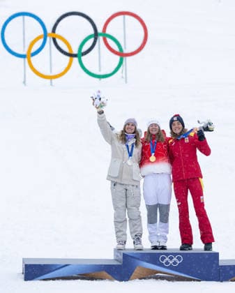 OLYMPICS - Winter Olympic Games, Olympische Spiele, Olympia, OS Milano Cortina 2026 BORMIO,ITALY,19.FEB.26 - OLYMPICS, SKI MOUNTAINEERING - Winter Olympic Games Milano Cortina 2026, sprint race, medal ceremony. Image shows Emily Harrop (FRA), Marianne Fatton (SUI) and Ana Alonso Rodriguez (ESP). Keywords: medals.  GEPAxpictures xHaraldxSteiner