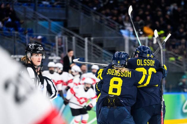 260219 Mira Jungaker, Hilda Svensson and Hanna Olsson of Sweden celebrate 0-1 in the women s Ice hockey, Eishockey bronze medal game between Switzerland and Sweden during day 13 of the 2026 Winter Olympics on February 19, 2026 in Milan. Photo: Emma Wallskog BILDBYRAN kod EW EW0642 ishockey ice hockey Olympic Games, Olympische Spiele, Olympia, OS olympics winter olympics os ol olympiska spel vinter-os olympiske leker milano cortina 2026 milan cortina 2026 milano cortina 2026 olympic games milano cortina 2026 winter olympic games milano cortina-os milano cortina-ol vinter-ol 13 bbeng sverige sweden switzerland schweiz dam bronsmatch jubel *** 260219 Mira Jungaker, Hilda Svensson and Hanna Olsson of Sweden celebrate 0 1 in the women s ice hockey bronze medal game between Switzerland and Sweden during day 13 of the 2026 Winter Olympics on February 19, 2026 in Milan Photo Emma Wallskog BILDBYRAN code EW EW0642 ice hockey ice hockey olympic games olympics winter olympics os ol olympiska spel vinter os olympiske leker milano cortina 2026 milan cortina 2026 milano cortina 2026 olympic games milano cortina 2026 winter olympic games milano cortina os milano cortina ol vinter ol 13 bbeng sverige sweden switzerland schweiz dam bronsmatch jubel  Copyright: EMMAxWALLSKOG BB260219EW022