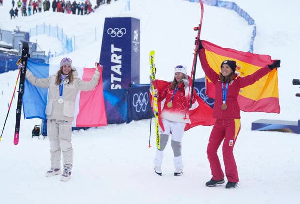 Gold medalist Marianne Fatton of Switzerland (C), silver medalist Emily Harrop of France (L) and bronze medalist Ana Alonso Rodriguez of Spain dance in the finish area after the Ski Mountaineering Women s Sprint at the Milano Cortina 2026 Winter Olympic Games, Olympische Spiele, Olympia, OS in Bormio, Italy, on Thursday, February 19, 2026.  OLY20260219853 BOBxSTRONG