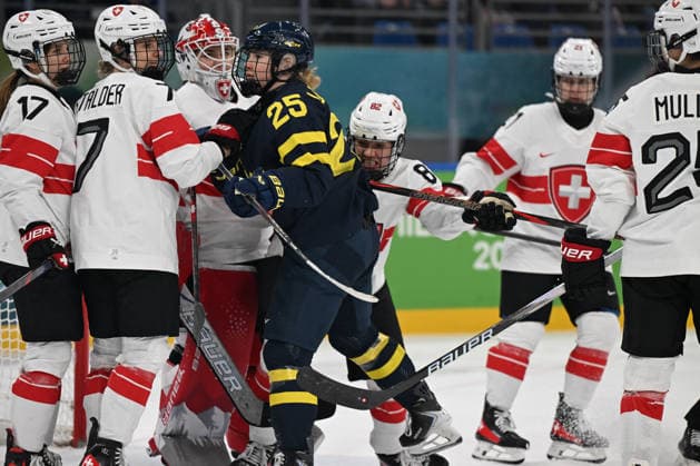 LJUNGBLOM Lina (SWE) fight during Women s Ice hockey, Eishockey - Bronze Medal - Switzerland vs Sweden, Olympic Winter games, Winterspiele,Spiele, Summer games Milano-Cortina 2026 in Milano, Italy, February 19 2026  Copyright: xFilippoxTomasi IPAxSportx xipa-agency.netx xx IPA_71731995 IPA_Agency_IPA71731995