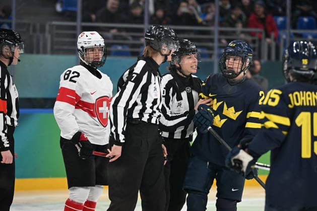 Referees and fight during Women s Ice hockey, Eishockey - Bronze Medal - Switzerland vs Sweden, Olympic Winter games, Winterspiele,Spiele, Summer games Milano-Cortina 2026 in Milano, Italy, February 19 2026  Copyright: xFilippoxTomasi IPAxSportx xipa-agency.netx xx IPA_71732056 IPA_Agency_IPA71732056