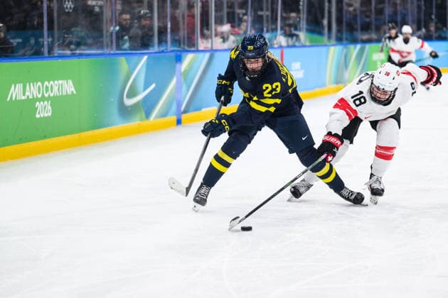 260219 Thea Johansson of Sweden and Stefanie Wetli of Switzerland in the women s Ice hockey, Eishockey bronze medal game between Switzerland and Sweden during day 13 of the 2026 Winter Olympics on February 19, 2026 in Milan. Photo: Emma Wallskog BILDBYRAN kod EW EW0642 ishockey ice hockey Olympic Games, Olympische Spiele, Olympia, OS olympics winter olympics os ol olympiska spel vinter-os olympiske leker milano cortina 2026 milan cortina 2026 milano cortina 2026 olympic games milano cortina 2026 winter olympic games milano cortina-os milano cortina-ol vinter-ol 13 bbeng sverige sweden switzerland schweiz dam bronsmatch *** 260219 Thea Johansson of Sweden and Stefanie Wetli of Switzerland in the women s ice hockey bronze medal game between Switzerland and Sweden during day 13 of the 2026 Winter Olympics on February 19, 2026 in Milan Photo Emma Wallskog BILDBYRAN kod EW EW0642 ishockey ice hockey olympic games olympics winter olympics os ol olympiska spel vinter os olympiske leker milano cortina 2026 milan cortina 2026 milano cortina 2026 olympic games milano cortina 2026 winter olympic games milano cortina os milano cortina ol vinter ol 13 bbeng sverige sweden switzerland schweiz dam bronsmatch  Copyright: EMMAxWALLSKOG BB260219EW035