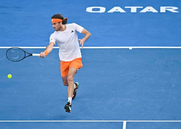 ATP, Tennis Herren QATAR EXXONMOBIL OPEN-QUARTER FINAL - 19 Feb 2026 Stefanos Tsitsipas of Greece is seen in action against Andrey Rublev of Russia ( not in view) during their men s singles quarter final match at the ATP Qatar Exxonmobil Open 2026 tennis tournament at the Khalifa International Tennis Complex. Andrey Rublev won against Stefanos Tsitsipas 6-3,7-6.?? Doha Qatar Copyright: xNoushadxVariyattiyakkalx xSOPAxImagesx NVRITYAKAL1-009
