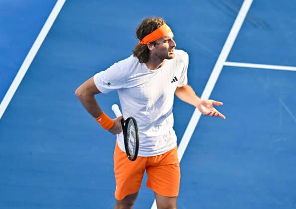 ATP, Tennis Herren QATAR EXXONMOBIL OPEN-QUARTER FINAL - 19 Feb 2026 Stefanos Tsitsipas of Greece is seen in action against Andrey Rublev of Russia ( not in view) during their men s singles quarter final match at the ATP Qatar Exxonmobil Open 2026 tennis tournament at the Khalifa International Tennis Complex. Andrey Rublev won against Stefanos Tsitsipas 6-3,7-6.?? Doha Qatar Copyright: xNoushadxVariyattiyakkalx xSOPAxImagesx NVRITYAKAL1-010