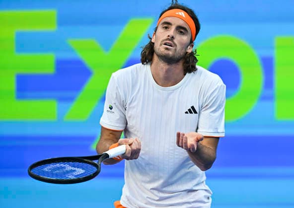 ATP, Tennis Herren QATAR EXXONMOBIL OPEN-QUARTER FINAL - 19 Feb 2026 Stefanos Tsitsipas of Greece is seen in action against Andrey Rublev of Russia ( not in view) during their men s singles quarter final match at the ATP Qatar Exxonmobil Open 2026 tennis tournament at the Khalifa International Tennis Complex. Andrey Rublev won against Stefanos Tsitsipas 6-3,7-6.?? Doha Qatar Copyright: xNoushadxVariyattiyakkalx xSOPAxImagesx NVRITYAKAL1-020
