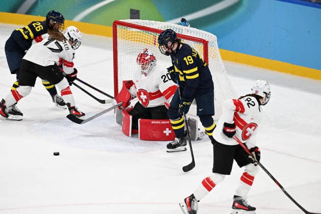 Winter Olympics - Ice hockey, Eishockey Women - Switzerland v Sweden Hanna Olsson (26) of Team Sweden, Sara Hjalmarsson (19) of Team Sweden, Lara Christen (17) of Team Switzerland, Andrea Braendli (20) of Team Switzerland and Alessia Baechler (82) of Team Switzerland during the Women s Bronze Medal match between Switzerland and Sweden on day thirteen of the Milano Cortina 2026 Winter Olympic Games, Olympische Spiele, Olympia, OS at Milano Santagiulia Ice Hockey Arena on February 19, 2026 in Milan, Italy. Photo by JMP ABACAPRESS.COM Milan Italy  Copyright: xJMP ABACAx