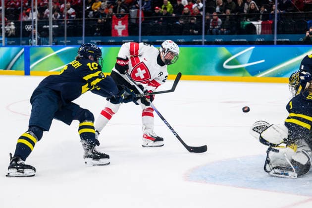 260219 Alina Muller of Switzerland scores the winning goal on goaltender Ebba Svensson Träff of Sweden in the women s Ice hockey, Eishockey bronze medal game between Switzerland and Sweden during day 13 of the 2026 Winter Olympics on February 19, 2026 in Milan. Photo: Emma Wallskog BILDBYRAN kod EW EW0642 ishockey ice hockey Olympic Games, Olympische Spiele, Olympia, OS olympics winter olympics os ol olympiska spel vinter-os olympiske leker milano cortina 2026 milan cortina 2026 milano cortina 2026 olympic games milano cortina 2026 winter olympic games milano cortina-os milano cortina-ol vinter-ol 13 bbeng sverige sweden switzerland schweiz dam bronsmatch *** 260219 Alina Muller of Switzerland scores the winning goal on goaltender Ebba Svensson Träff of Sweden in the women s ice hockey bronze medal game between Switzerland and Sweden during day 13 of the 2026 Winter Olympics on February 19, 2026 in Milan Photo Emma Wallskog BILDBYRAN kod EW EW0642 ishockey ice hockey olympic games olympics winter olympics os ol olympiska spel vinter os olympiske leker milano cortina 2026 milan cortina 2026 milano cortina 2026 olympic games milano cortina 2026 winter olympic games milano cortina os milano cortina ol vinter ol 13 bbeng sverige sweden switzerland schweiz dam bronsmatch  Copyright: EMMAxWALLSKOG BB260219EW060