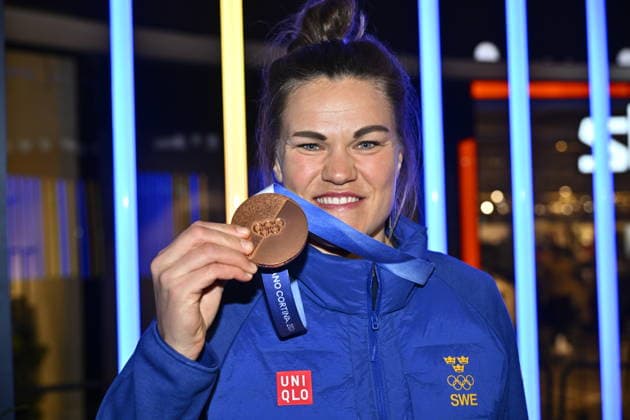 STOCKHOLM, SWEDEN 20260219 Anna Swenn-Larsson shows off her Olympic bronze medal in slalom, as she is celebrated after her homecoming at the Olympiafestivalen in Westfield Mall of Scandinavia in Solna on Thursday. STOCKHOLM SWEDEN x10040x *** STOCKHOLM, SWEDEN 20260219 Anna Swenn Larsson shows off her Olympic bronze medal in slalom, as she is celebrated after her homecoming at the Olympiafestivalen in Westfield Mall of Scandinavia in Solna on Thursday STOCKHOLM SWEDEN x10040x  Copyright: xAndersxWiklund TTx HOMECOMING CELEBRATION ANNA SWEEN LARSSON