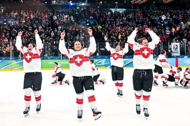 19 02 2026, Milano, Santa Giulia Ice hockey, Eishockey Arena, Winter Olympics: Bronze Final Switzerland - Sweden (Ice Hockey Women), Switzerland celebrate the victory of the bronze medal Milano Santa Giulia Ice Hockey Arena Lombardy Italy *** 19 02 2026, Milano, Santa Giulia Ice Hockey Arena, Winter Olympics Bronze Final Switzerland Sweden Ice Hockey Women , Switzerland celebrate the victory of the bronze medal Milano Santa Giulia Ice Hockey Arena Lombardy Italy Copyright: xJustPictures.ch AndreaxBrancax jp-en-AnBr-AB-DSC_084419022026