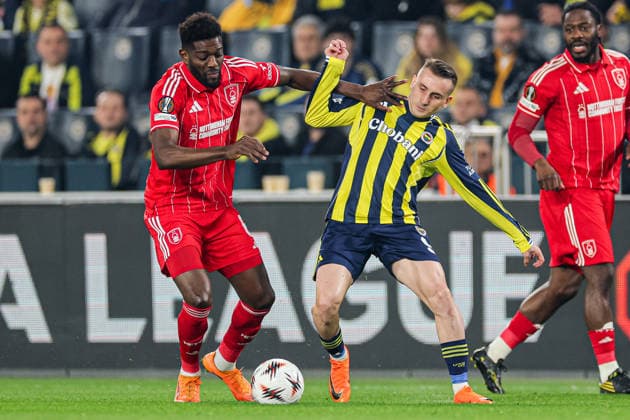 2026-02-19 Fenerbahce SK v Nottingham Forest FC - UEFA Europa League 2025 26 Knockout Play-off First Leg ISTANBUL, TURKEY - FEBRUARY 19: Ibrahim Sangare of Nottingham Forest FC, Kerem Akturkoglu of Fenerbahce SK battle for the ball during the UEFA Europa League 2025 26 Knockout Play-off First Leg match between Fenerbahce SK and Nottingham Forest FC at Ulker Sukru Saracoglu Stadium on February 19, 2026 in Istanbul, Turkey. (Photo by BSR Agency) Istanbul Turkey Content not available for redistribution in The Netherlands directly or indirectly through any third parties. Copyright: xBSRxAgencyx