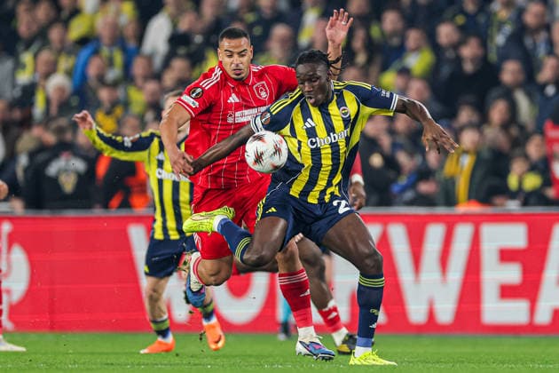 2026-02-19 Fenerbahce SK v Nottingham Forest FC - UEFA Europa League 2025 26 Knockout Play-off First Leg ISTANBUL, TURKEY - FEBRUARY 19: Murillo of Nottingham Forest FC, Sidiki Cherif of Fenerbahce SK battle for the ball during the UEFA Europa League 2025 26 Knockout Play-off First Leg match between Fenerbahce SK and Nottingham Forest FC at Ulker Sukru Saracoglu Stadium on February 19, 2026 in Istanbul, Turkey. (Photo by BSR Agency) Istanbul Turkey Content not available for redistribution in The Netherlands directly or indirectly through any third parties. Copyright: xBSRxAgencyx