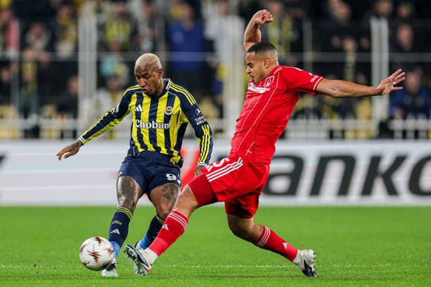 2026-02-19 Fenerbahce SK v Nottingham Forest FC - UEFA Europa League 2025 26 Knockout Play-off First Leg ISTANBUL, TURKEY - FEBRUARY 19: Anderson Talisca of Fenerbahce SK, Murillo of Nottingham Forest FC battle for the ball during the UEFA Europa League 2025 26 Knockout Play-off First Leg match between Fenerbahce SK and Nottingham Forest FC at Ulker Sukru Saracoglu Stadium on February 19, 2026 in Istanbul, Turkey. (Photo by BSR Agency) Istanbul Turkey Content not available for redistribution in The Netherlands directly or indirectly through any third parties. Copyright: xBSRxAgencyx