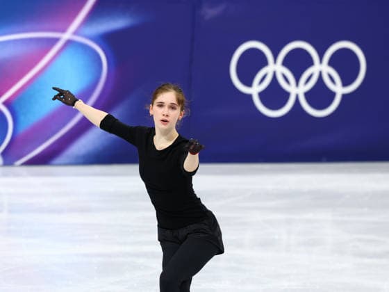February 19, 2026, Milan, Lombardy, Italy: ISABEAU LEVITO of USA warms up before skating her Women s Single Skating free program in the Figure skating, Eiskunstlauf at the Milano Cortina 2026 Winter Olympic Games, Olympische Spiele, Olympia, OS Milan Italy - ZUMAc179 20260219_oly_c179_099 Copyright: xMickaelxChavetx