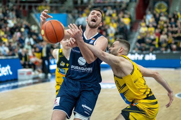 Kresimir Nikic (Syntainics MBC, 09), Jonas Wohlfarth-Bottermann (MHP RIESEN Ludwigsburg, 18), GER, MHP Riesen vs. Syntainics MBC Weissenfels, Basketball Bundesliga, easycredit BBL, 21. Spieltag, Spielzeit 2025 2026, 19.02.2026, GER, MHP Riesen vs. Syntainics MBC Weissenfels, Basketball Bundesliga, easycredit BBL, 21. Spieltag, Spielzeit 2025 2026, 19.02.2026 Ludwigsburg Copyright: xEibner-Pressefoto SaschaxWaltherx EP_EER
