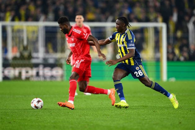 Fenerbahce v Nottingham Forest - UEFA Europa League ISTANBUL, TURKIYE - FEBRUARY 19: Sidiki Cherif (26) of Fenerbahce in action against Ibrahim Sangare (L) of Nottingham Forest during first leg of the UEFA Europa League round of 16 play-off between Fenerbahce and Nottingham Forest at Chobani Stadium in Istanbul, Turkiye on February 19, 2026. Arif Hudaverdi Yaman Anadolu Istanbul Turkey. Editorial use only. Please get in touch for any other usage.  Copyright: x2026xAnadoluxArifxHudaverdixYamanx