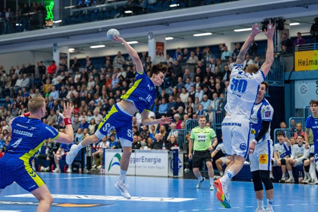 Daikin Handball Bundesliga, VfL Gummersbach - THSV Eisenach, 19.02.2026 Ellidi Vidarsson (VfL Gummersbach, 4), Miro Schluroff (VfL Gummersbach, 15), Dominik Solák (ThSV Eisenach, 30), ; Daikin Handball Bundesliga, VfL Gummersbach - THSV Eisenach, 19.02.2026 Copyright: xBEAUTIFULxSPORTS Erlhofx
