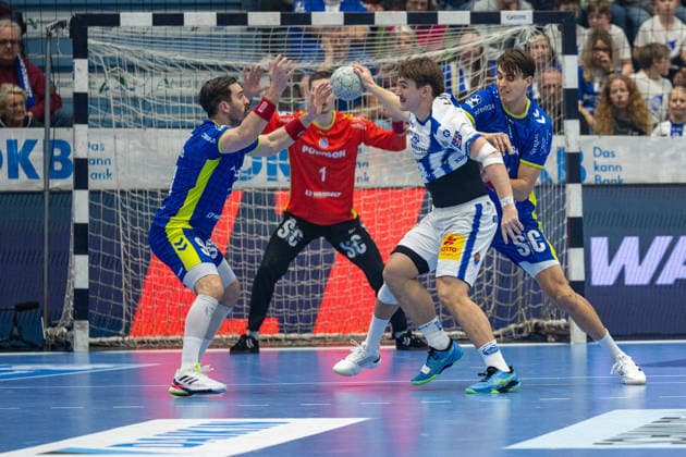 Daikin Handball Bundesliga, VfL Gummersbach - THSV Eisenach, 19.02.2026 Teitur Einarsson (VfL Gummersbach, 14), Dominik Kuzmanovi? (VfL Gummersbach, 1), Julian Köster (VfL Gummersbach, 7), Daikin Handball Bundesliga, VfL Gummersbach - THSV Eisenach, 19.02.2026 Copyright: xBEAUTIFULxSPORTS Erlhofx