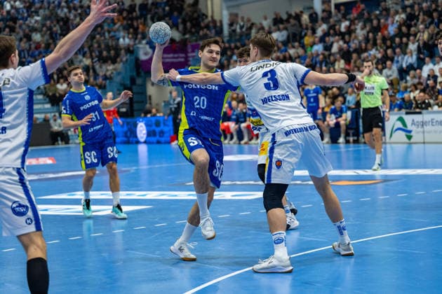 Daikin Handball Bundesliga, VfL Gummersbach - THSV Eisenach, 19.02.2026 Ludvig Hallbäck (VfL Gummersbach, 20), Oskar Joelsson (ThSV Eisenach, 3), ; Daikin Handball Bundesliga, VfL Gummersbach - THSV Eisenach, 19.02.2026 Copyright: xBEAUTIFULxSPORTS Erlhofx