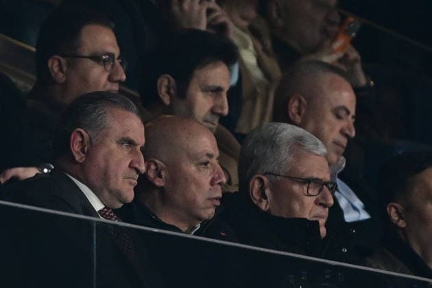 Fenerbahce v Nottingham Forest - UEFA Europa League ISTANBUL, TURKIYE - FEBRUARY 19: Turkish Youth and Sports Minister Osman Askin Bak (L) follows the first leg of the UEFA Europa League round of 16 play-off football match between Fenerbahce and Nottingham Forest at Chobani Stadium in Istanbul, Turkiye on February 19, 2026. Oguz Yeter Anadolu Istanbul Turkey. Editorial use only. Please get in touch for any other usage.  Copyright: x2026xAnadoluxOguzxYeterx