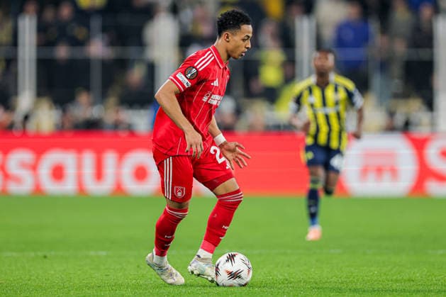 2026-02-19 Fenerbahce SK v Nottingham Forest FC - UEFA Europa League 2025 26 Knockout Play-off First Leg ISTANBUL, TURKEY - FEBRUARY 19: Omari Hutchinson of Nottingham Forest FC dribbles during the UEFA Europa League 2025 26 Knockout Play-off First Leg match between Fenerbahce SK and Nottingham Forest FC at Ulker Sukru Saracoglu Stadium on February 19, 2026 in Istanbul, Turkey. (Photo by BSR Agency) Istanbul Turkey Content not available for redistribution in The Netherlands directly or indirectly through any third parties. Copyright: xBSRxAgencyx