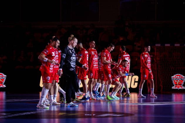 Kielce 19.02.2026. Pilka reczna EHF Liga Mistrzow sezon 2025 2026 kolejka 11 mecz: Industria Kielce - One Veszprem --- Handball EHF Champions League season 2025 2026 round 11 match between Industria Kielce and One Veszprem at Hala Legionow in Kielce, Poland veszprem players Fot. Igor Jakubowski Arena Akcji NEWSPIX.PL --- newspix.pl 