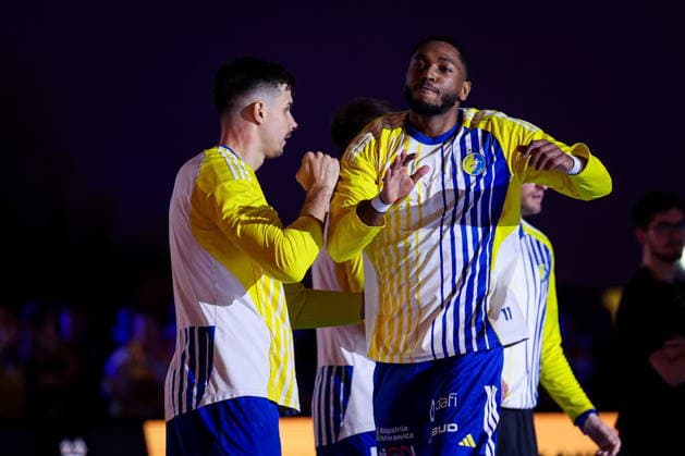 Kielce 19.02.2026. Pilka reczna EHF Liga Mistrzow sezon 2025 2026 kolejka 11 mecz: Industria Kielce - One Veszprem --- Handball EHF Champions League season 2025 2026 round 11 match between Industria Kielce and One Veszprem at Hala Legionow in Kielce, Poland Benoit Kounkound Fot. Igor Jakubowski Arena Akcji NEWSPIX.PL --- newspix.pl 