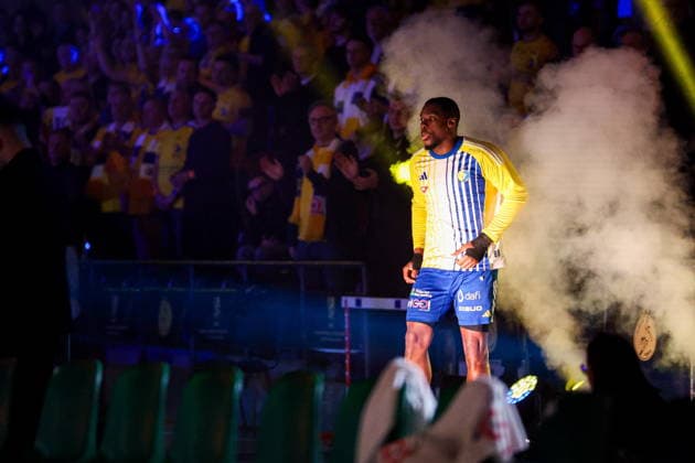 Kielce 19.02.2026. Pilka reczna EHF Liga Mistrzow sezon 2025 2026 kolejka 11 mecz: Industria Kielce - One Veszprem --- Handball EHF Champions League season 2025 2026 round 11 match between Industria Kielce and One Veszprem at Hala Legionow in Kielce, Poland Dylan Nahi Fot. Igor Jakubowski Arena Akcji NEWSPIX.PL --- newspix.pl 