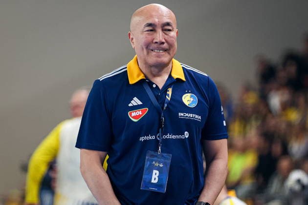 Kielce 19.02.2026. Pilka reczna EHF Liga Mistrzow sezon 2025 2026 kolejka 11 mecz: Industria Kielce - One Veszprem --- Handball EHF Champions League season 2025 2026 round 11 match between Industria Kielce and One Veszprem at Hala Legionow in Kielce, Poland Coach Talant Dujszebajew Dujshebaev Fot. Igor Jakubowski Arena Akcji NEWSPIX.PL --- newspix.pl 