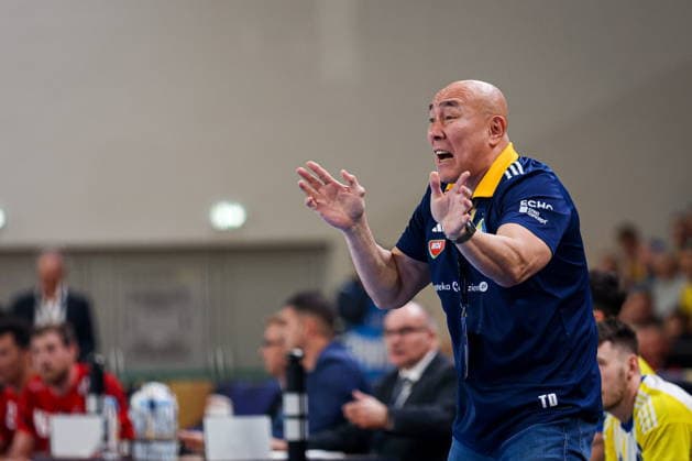 Kielce 19.02.2026. Pilka reczna EHF Liga Mistrzow sezon 2025 2026 kolejka 11 mecz: Industria Kielce - One Veszprem --- Handball EHF Champions League season 2025 2026 round 11 match between Industria Kielce and One Veszprem at Hala Legionow in Kielce, Poland Coach Talant Dujszebajew Dujshebaev Fot. Igor Jakubowski Arena Akcji NEWSPIX.PL --- newspix.pl 