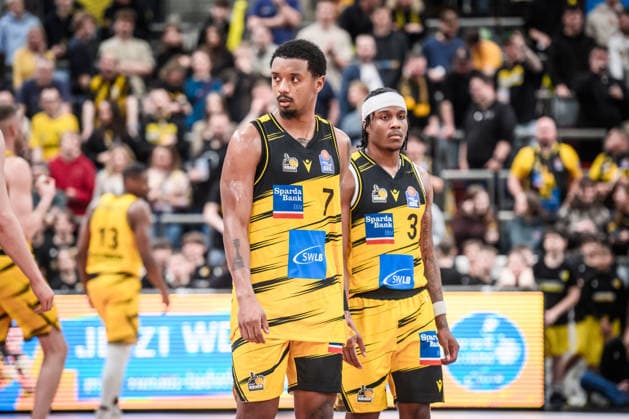 Elijah Hughes (MHP RIESEN Ludwigsburg, 07) und Stefan Smith (MHP RIESEN Ludwigsburg, 03) , nachdenklich, kritische Blicke GER, MHP Riesen Ludwigsburg vs. Syntainics MBC, Basketball Bundesliga, easycredit BBL, 21. Spieltag, Spielzeit 2025 2026, 19.02.2026 GER, MHP Riesen Ludwigsburg vs. Syntainics MBC, Basketball Bundesliga, easycredit BBL, 21. Spieltag, Spielzeit 2025 2026, 19.02.2026 Ludwigsburg Copyright: xSandyxDinkelackerx EP_SDR