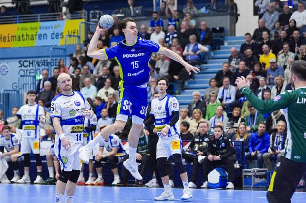 19.02.2026, xydrx, Handball, 1.HBL, VfL Gummersbach - ThSV Eisenach, Schwalbe-Arena: Miro Schluroff (VfL Gummersbach 15) beim Wurf auf das Tor von Matija Spikic (ThSV Eisenach 1) Photo: xYannisxDreimannxPressefotoKochx Nordrhein-Westfahlen Deutschland