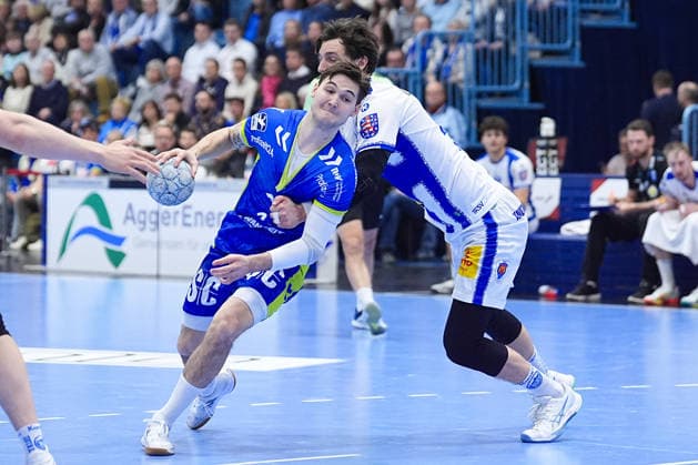 19.02.2026, xydrx, Handball, 1.HBL, VfL Gummersbach - ThSV Eisenach, Schwalbe-Arena: Ludvig Hallbaeck (VfL Gummersbach 20) im Zweikampf gegen Philipp Meyer (ThSV Eisenach 27) Photo: xYannisxDreimannxPressefotoKochx Nordrhein-Westfahlen Deutschland