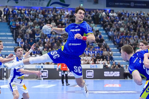 19.02.2026, xydrx, Handball, 1.HBL, VfL Gummersbach - ThSV Eisenach, Schwalbe-Arena: Julian Koester (VfL Gummersbach 7) beim Wurf Photo: xYannisxDreimannxPressefotoKochx Nordrhein-Westfahlen Deutschland