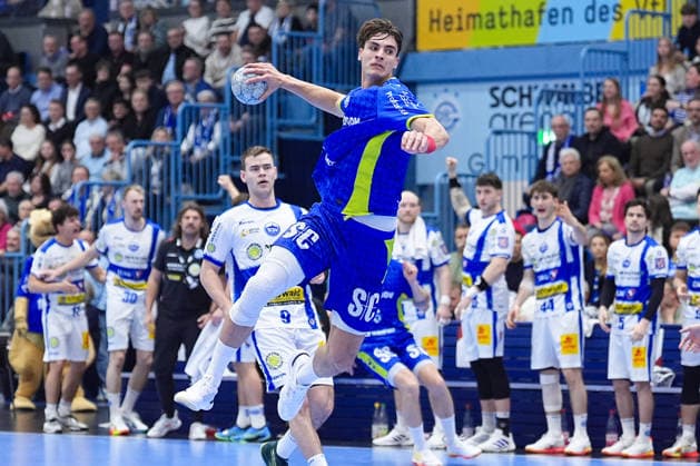 19.02.2026, xydrx, Handball, 1.HBL, VfL Gummersbach - ThSV Eisenach, Schwalbe-Arena: Julian Koester (VfL Gummersbach 7) Photo: xYannisxDreimannxPressefotoKochx Nordrhein-Westfahlen Deutschland