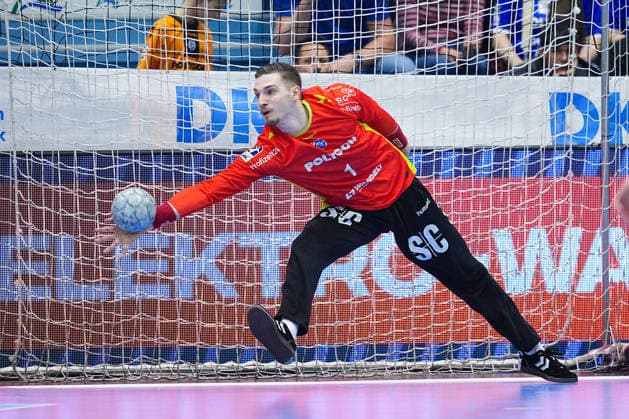 19.02.2026, xydrx, Handball, 1.HBL, VfL Gummersbach - ThSV Eisenach, Schwalbe-Arena: Dominik Kuzmanovic (VfL Gummersbach 1) pariert einen Wurf Photo: xYannisxDreimannxPressefotoKochx Nordrhein-Westfahlen Deutschland