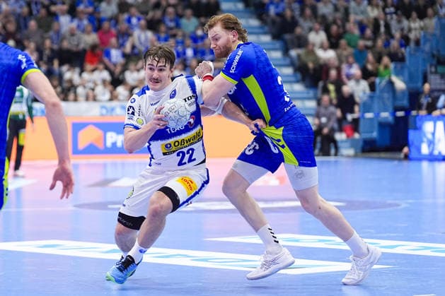 19.02.2026, xydrx, Handball, 1.HBL, VfL Gummersbach - ThSV Eisenach, Schwalbe-Arena: Felix Aellen (ThSV Eisenach 22) im Zweikampf gegen Tom Kiesler (VfL Gummersbach 30) Photo: xYannisxDreimannxPressefotoKochx Nordrhein-Westfahlen Deutschland