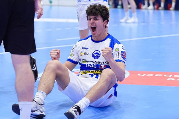 19.02.2026, xydrx, Handball, 1.HBL, VfL Gummersbach - ThSV Eisenach, Schwalbe-Arena: Gian Attenhofer (ThSV Eisenach 11) jubelnd, Photo: xYannisxDreimannxPressefotoKochx Nordrhein-Westfahlen Deutschland