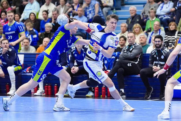 19.02.2026, xydrx, Handball, 1.HBL, VfL Gummersbach - ThSV Eisenach, Schwalbe-Arena: Ellidi Vidarsson (VfL Gummersbach 4) im Zweikampf gegen Oskar Joelsson (ThSV Eisenach 3) Photo: xYannisxDreimannxPressefotoKochx Nordrhein-Westfahlen Deutschland