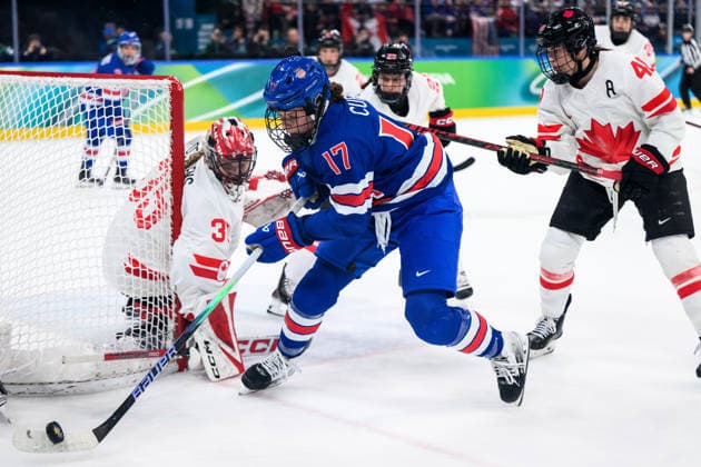 260219 goaltender Ann-Renee Desbiens of Canada and Britta Curl of USA in the women s Ice hockey, Eishockey final game between USA and Canada during day 13 of the 2026 Winter Olympics on February 19, 2026 in Milan. Photo: Carl Sandin BILDBYRAN kod CS EW0643 ishockey ice hockey Olympic Games, Olympische Spiele, Olympia, OS olympics winter olympics os ol olympiska spel vinter-os olympiske leker milano cortina 2026 milan cortina 2026 milano cortina 2026 olympic games milano cortina 2026 winter olympic games milano cortina-os milano cortina-ol vinter-ol 13 bbeng dam usa kanada canada final *** 260219 goaltender Ann Renee Desbiens of Canada and Britta Curl of USA in the women s ice hockey final game between USA and Canada during day 13 of the 2026 Winter Olympics on February 19, 2026 in Milan Photo Carl Sandin BILDBYRAN kod CS EW0643 ishockey ice hockey olympic games olympics winter olympics os ol olympiska spel vinter os olympiske leker milano cortina 2026 milan cortina 2026 milano cortina 2026 olympic games milano cortina 2026 winter olympic games milano cortina os milano cortina ol vinter ol 13 bbeng dam usa kanada canada final  Copyright: CARLxSANDIN BB260219CS093