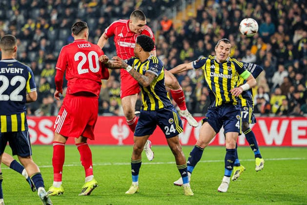 2026-02-19 Fenerbahce SK v Nottingham Forest FC - UEFA Europa League 2025 26 Knockout Play-off First Leg ISTANBUL, TURKEY - FEBRUARY 19: Nikola Milenkovic of Nottingham Forest FC heads the ball during the UEFA Europa League 2025 26 Knockout Play-off First Leg match between Fenerbahce SK and Nottingham Forest FC at Ulker Sukru Saracoglu Stadium on February 19, 2026 in Istanbul, Turkey. (Photo by BSR Agency) Istanbul Turkey Content not available for redistribution in The Netherlands directly or indirectly through any third parties. Copyright: xBSRxAgencyx