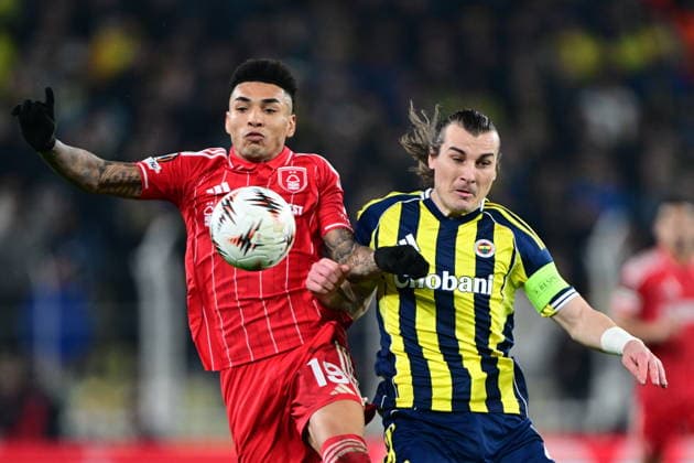 Fenerbahce v Nottingham Forest - UEFA Europa League ISTANBUL, TURKIYE - FEBRUARY 19: Igor jesus (L) of Nottingham Forest in action against Caglar Soyuncu (R) of Fenerbahce during first leg of the UEFA Europa League round of 16 play-off football match between Fenerbahce and Nottingham Forest at Chobani Stadium in Istanbul, Turkiye on February 19, 2026. Oguz Yeter Anadolu Istanbul Turkey. Editorial use only. Please get in touch for any other usage.  Copyright: x2026xAnadoluxOguzxYeterx