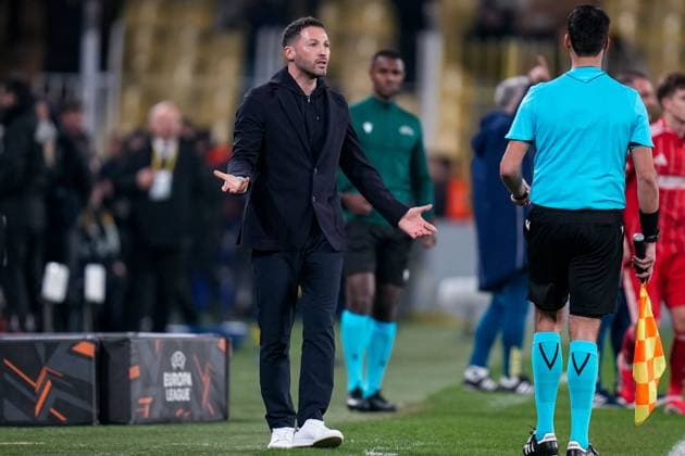 Domenico Tedesco manager of Fenerbahce frustrated at a foul against Fenerbahce Fenerbache v Nottingham Forest, UEFA Europa League, Knockout Round Play Offs, First Leg, Football, Sukru Saracoglu Stadium, Istanbul, Turkiye - 19 Feb 2026Istanbul Sukru Saracoglu Stadium Turkey EDITORIAL USE ONLY No use with unauthorised audio, video, data, fixture lists, club league logos or live services. Online in-match use limited to 120 images, no video emulation. No use in betting, games or single club league player publications. Copyright: xRaddadxJebarah Shutterstockx 16674269dx