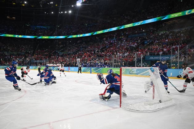 THOMPSON Claire (CAN) hit during Women s Ice hockey, Eishockey - Gold Medal - USA vs Canada, Olympic Winter games, Winterspiele,Spiele, Summer games Milano-Cortina 2026 in Milano, Italy, February 19 2026  Copyright: xFilippoxTomasi IPAxSportx xipa-agency.netx xx IPA_71743523 IPA_Agency_IPA71743523